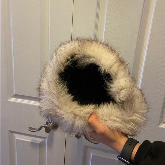 Fox fur hat - Picture 2 of 2